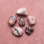Rodonite | Guarigione Emotiva - Armonia nelle Relazioni - Equilibrio e Calma