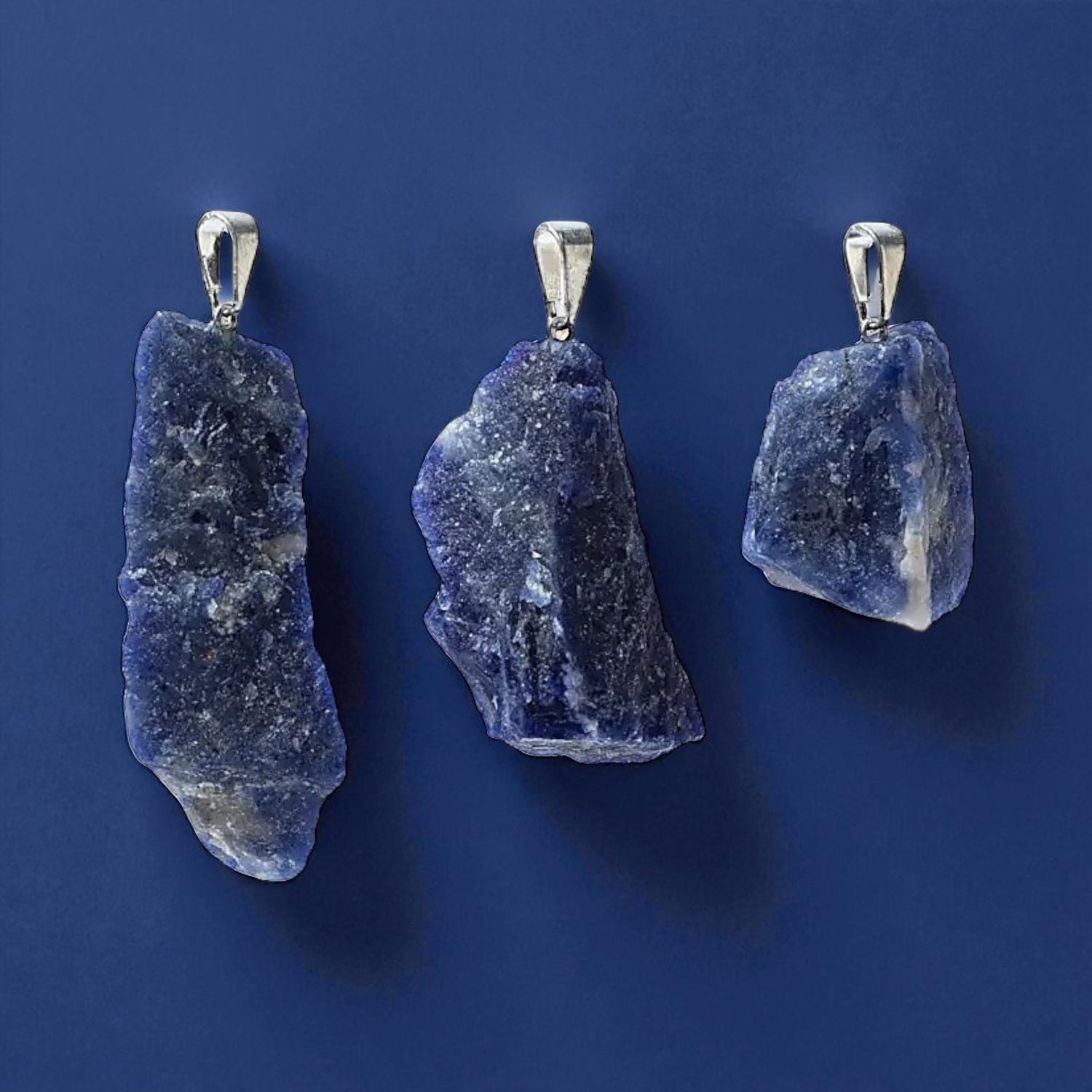 Ciondolo in Sodalite Grezza | Favorisce la Comunicazione - Autostima - Intuizione