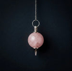 Pendolo Quarzo Rosa con catenina dei 7 Chakra