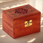 Scatola Porta Essenze in Legno di Mango – Intarsi a Fiore (6 Scomparti)